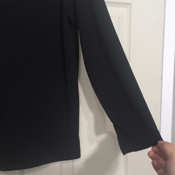 Women’s Large Gloria Vanderbilt black blouse with single button closure - Picture 3 of 6